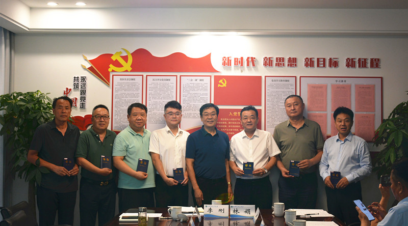 调解员座谈会2_副本.jpg